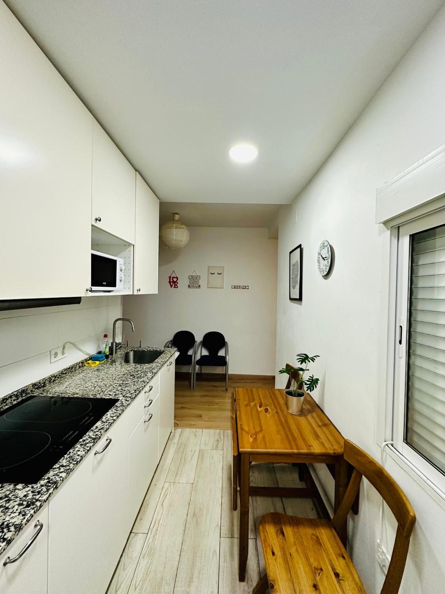 Punta Me Rooms In Madrid Downtown Exterior photo